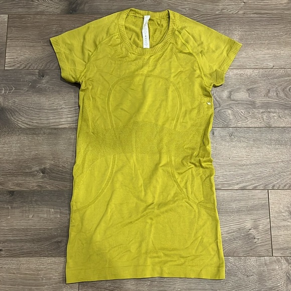 Lululemon Swiftly Tech Short Sleeve - Picture 2 of 3
